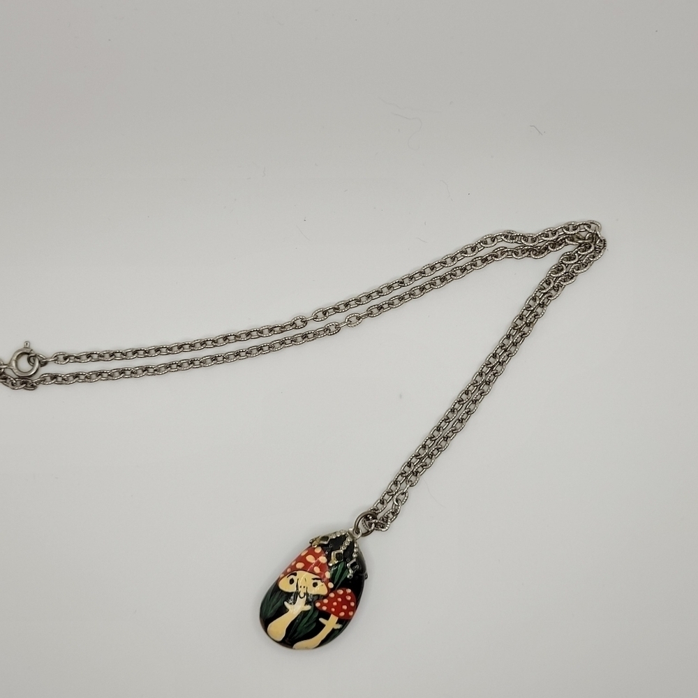 Hand-Painted vintage Mushroom Pendant Necklace - Picture 6 of 8